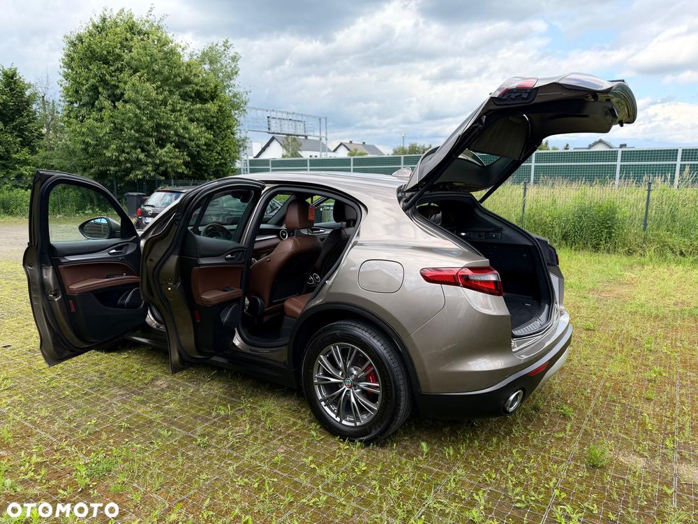 Alfa Romeo Stelvio 2.2 JTDM - 11
