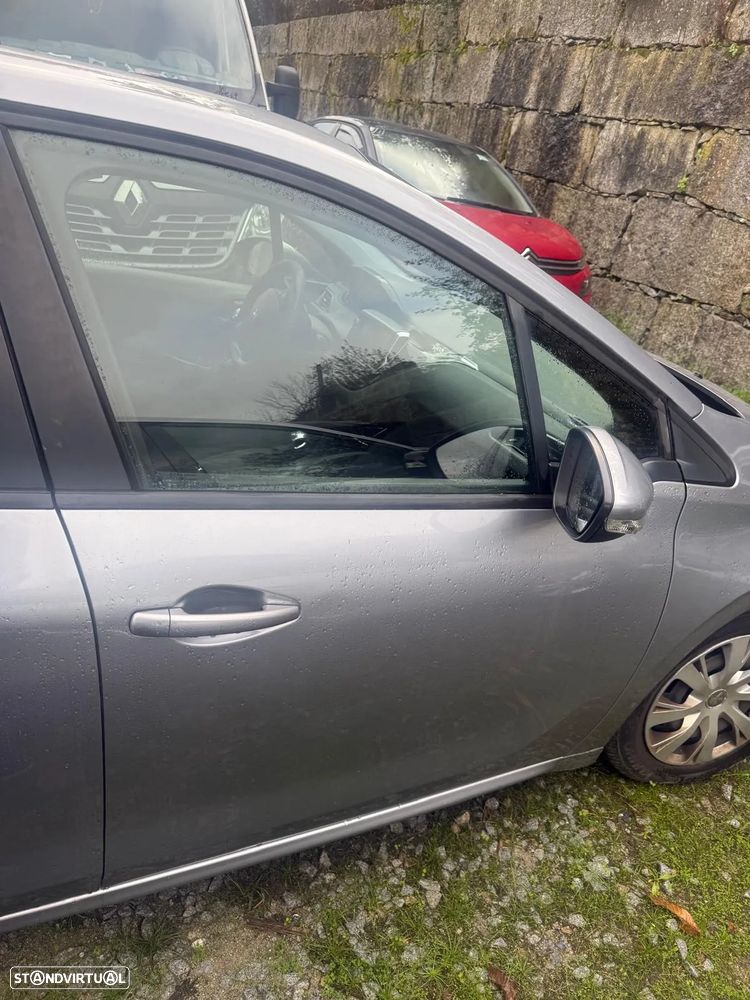 Porta Frente Direita Peugeot 208 Ano 2019 - 1