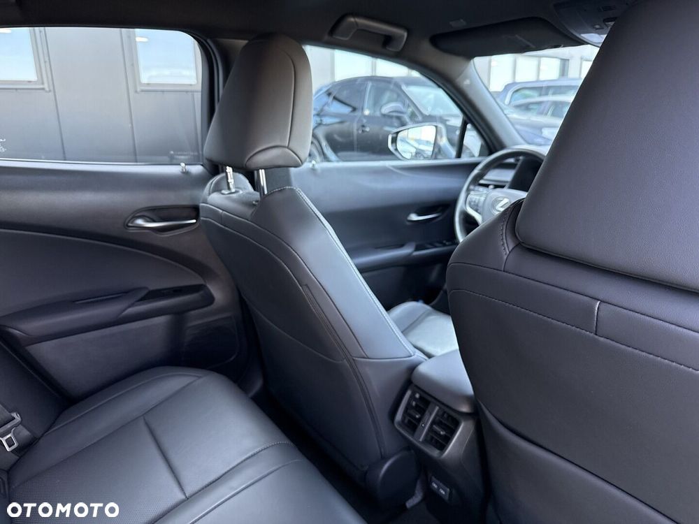Lexus UX - 13