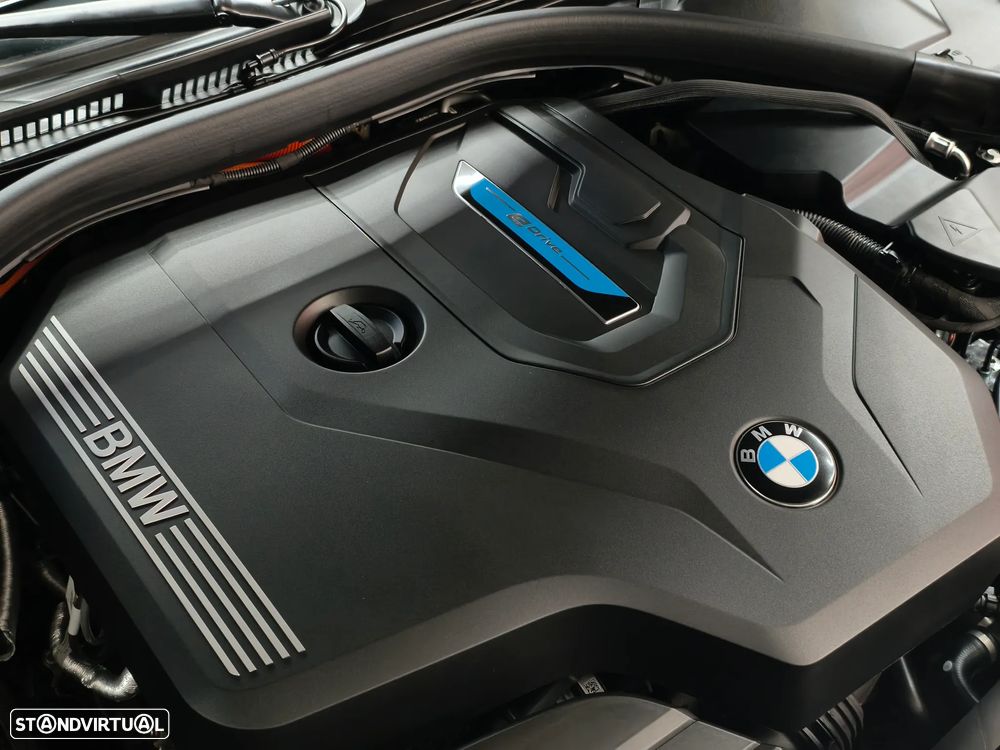 BMW 330 e Pack Desportivo M Pro Auto - 21
