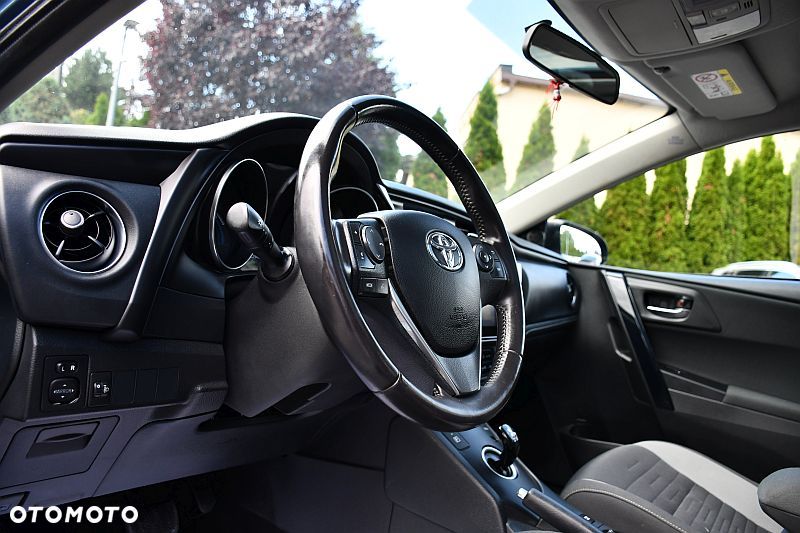 Toyota Auris 1.8 HSD Prestige - 11