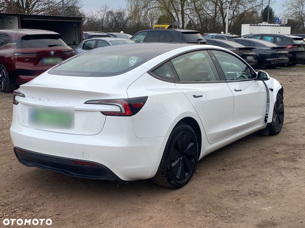 Tesla Model 3 - 10
