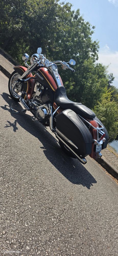 Harley-Davidson FLHR - 3