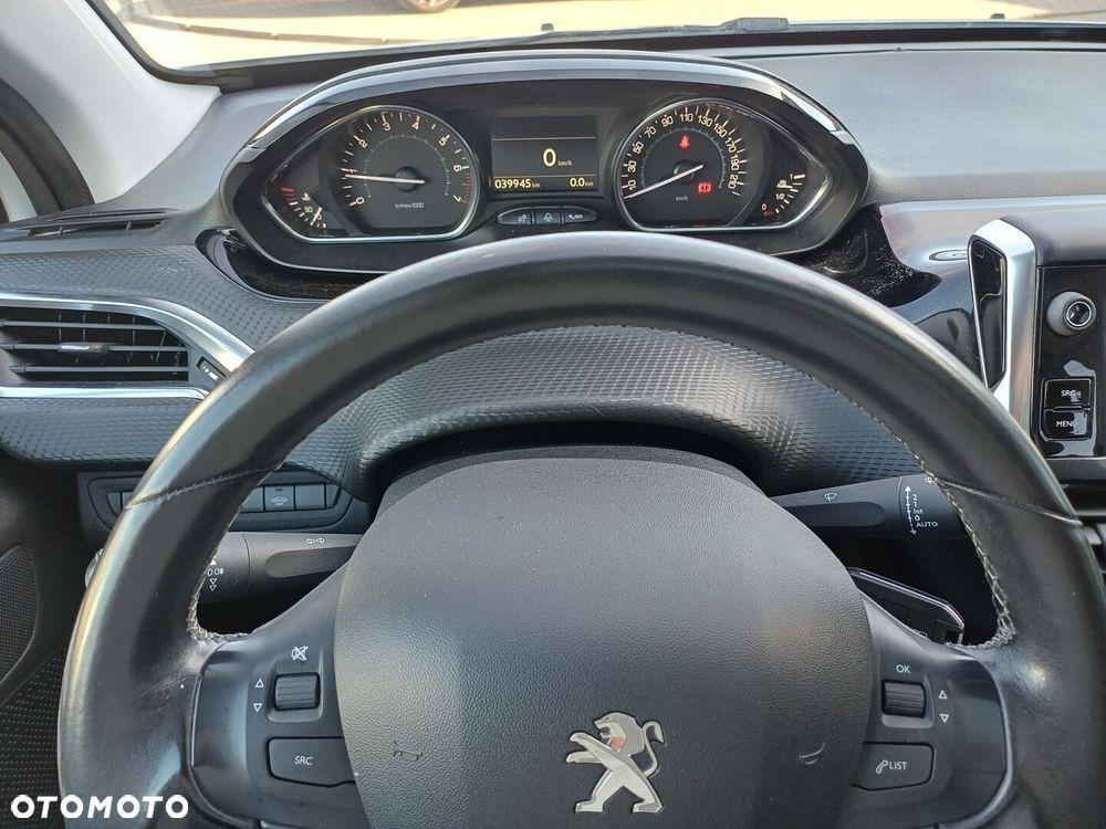 Peugeot 2008 1.2 Pure Tech Allure S&S - 23