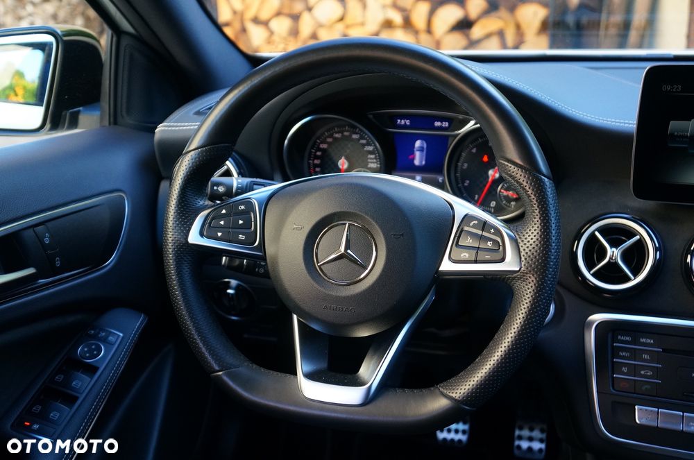 Mercedes-Benz Klasa A 180 AMG Line - 25