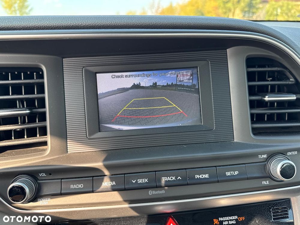 Hyundai Elantra - 17