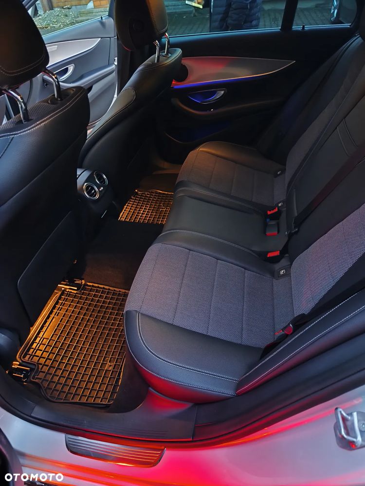 Mercedes-Benz Klasa E 220 d 4-Matic 9G-TRONIC - 14