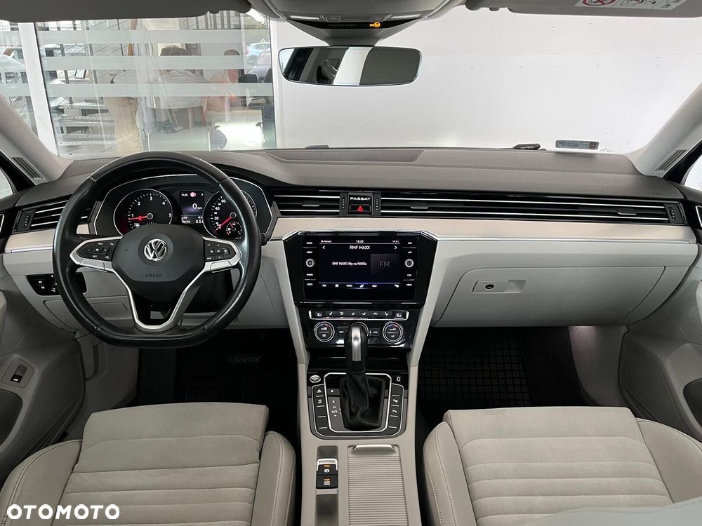 Volkswagen Passat 2.0 TDI Elegance DSG - 23
