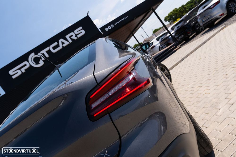 Citroën C4 X 1.2 PureTech Shine EAT8 - 8