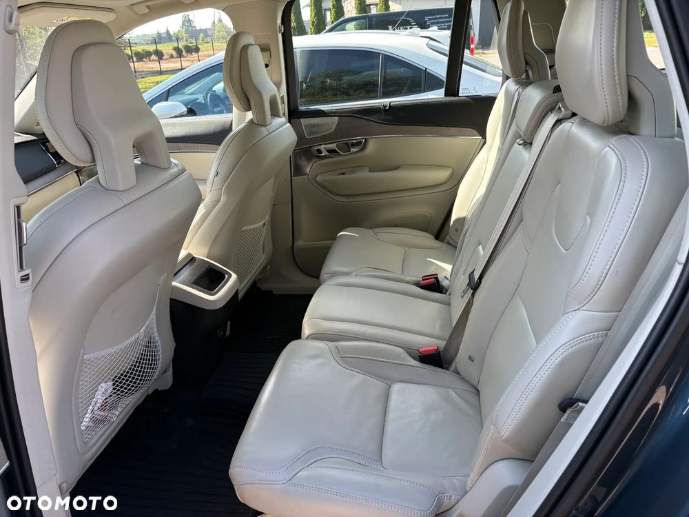 Volvo XC 90 - 8