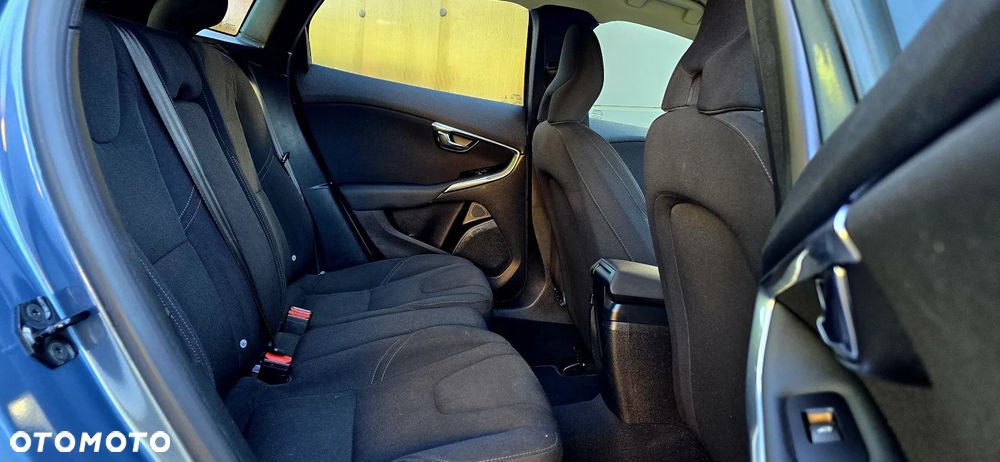 Volvo V40 T3 Kinetic - 29