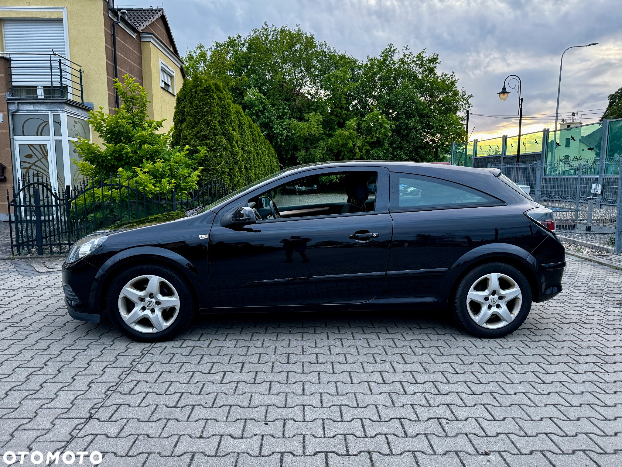 Opel Astra GTC 1.4 Edition - 2
