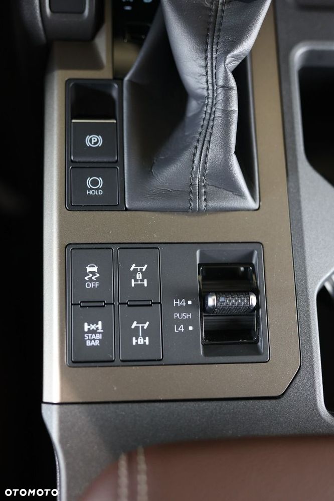 Toyota Land Cruiser - 28