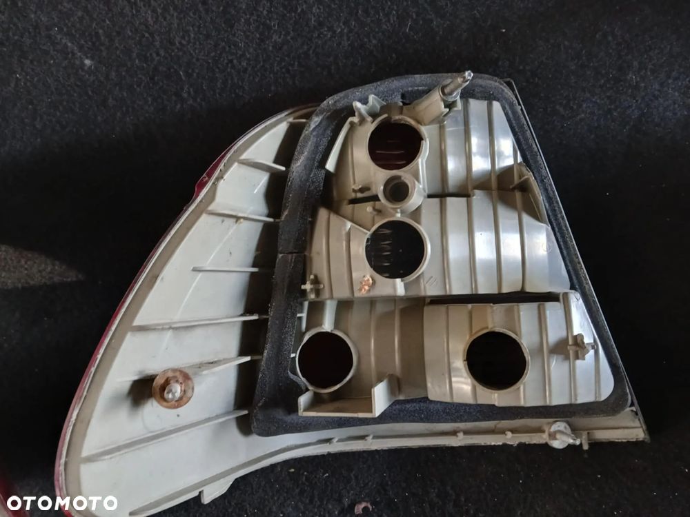 BMW E46 Lift sedan lampa tylna lewa BRAK WKŁADÓW - 3