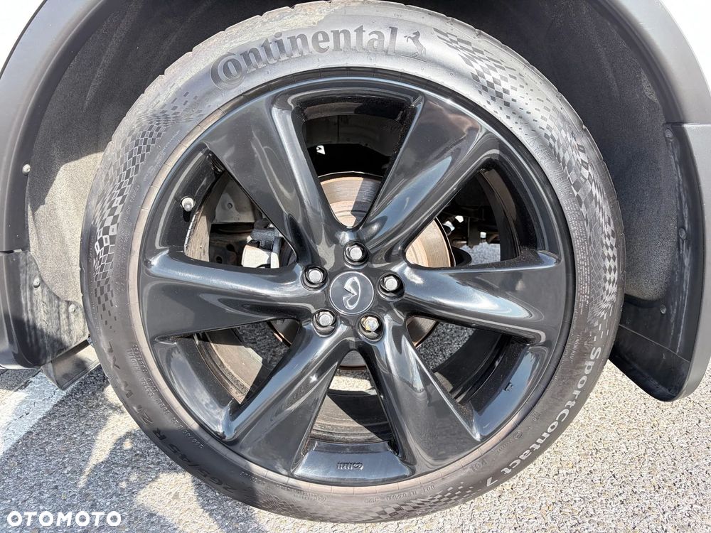 Infiniti QX70 - 29