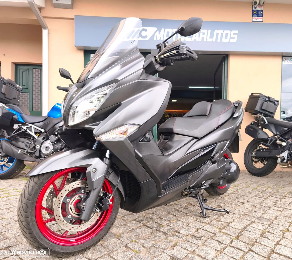 Suzuki Burgman Maxi Scooter - 1