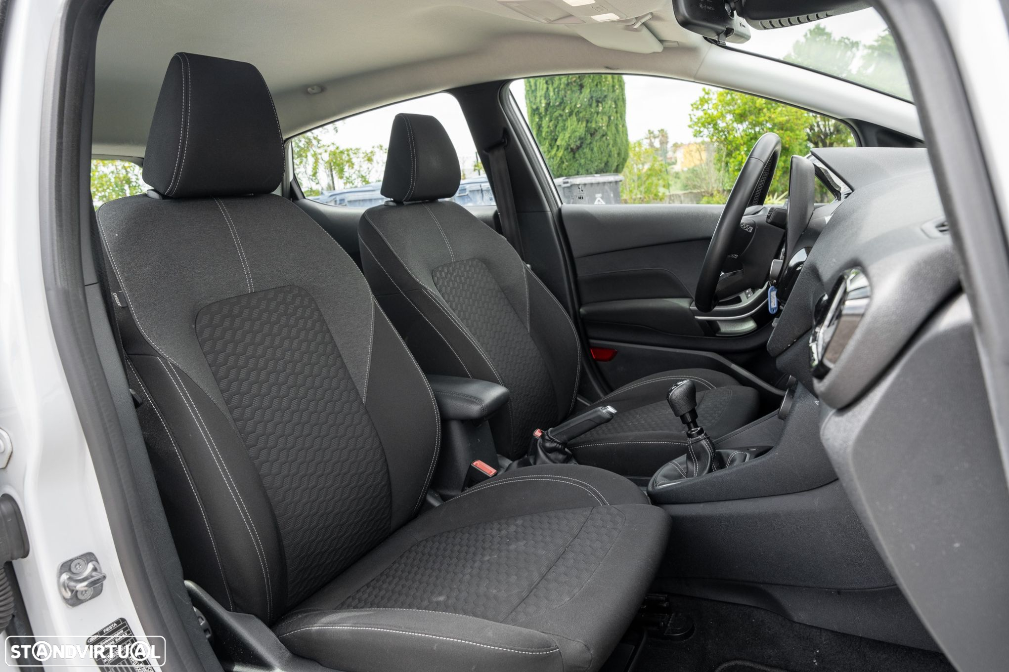Ford Fiesta 1.0 EcoBoost MHEV Vignale - 12