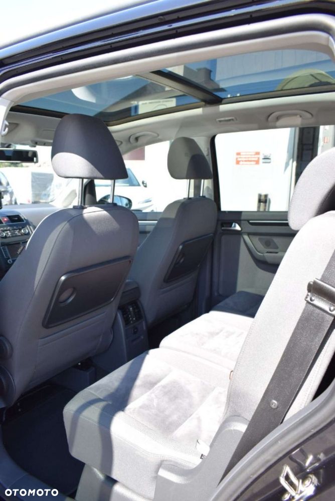 Volkswagen Touran - 19