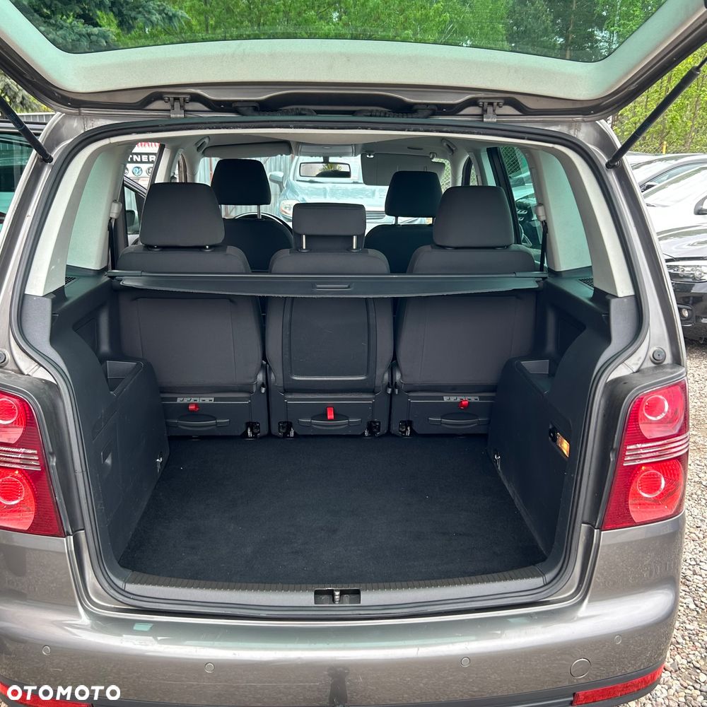 Volkswagen Touran 2.0 TDI DPF Highline - 28