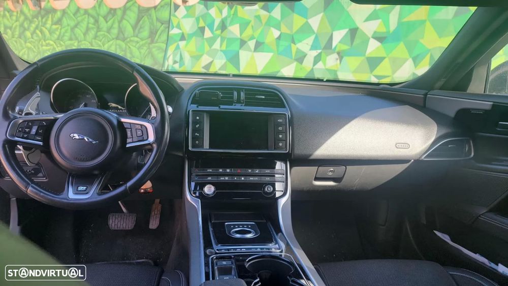 Jaguar XE 2.0 D Prestige Aut. - 11