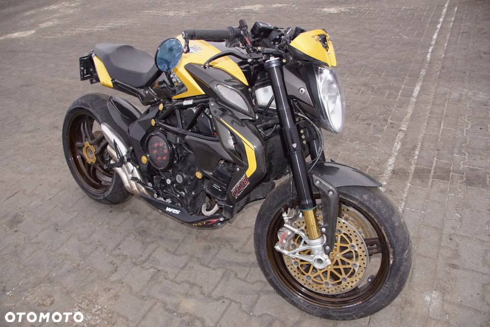 Motocykl na części 692106889 MV Agusta Dragster 800 RR 140 KM 2017R wydech hp corse koła bst włókno węglowe ohlins brembo carbon stretfighter silnik lampa lagi felgi zaciski zbiornik licznik - 13