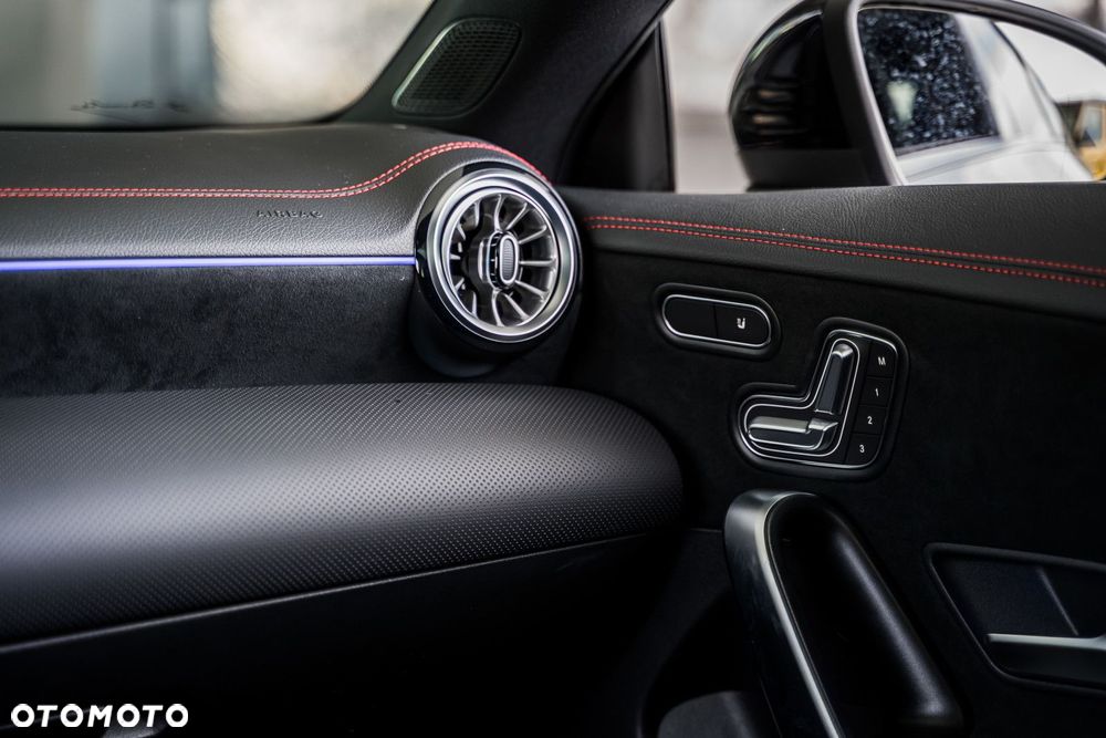 Mercedes-Benz CLA - 21