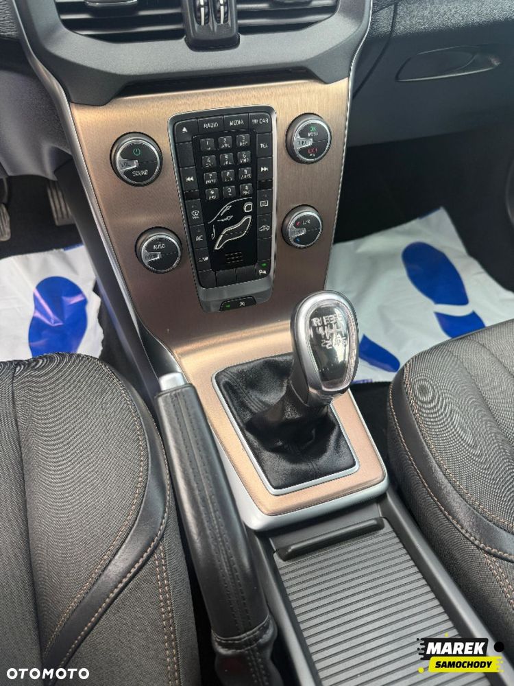 Volvo V40 Cross Country - 11