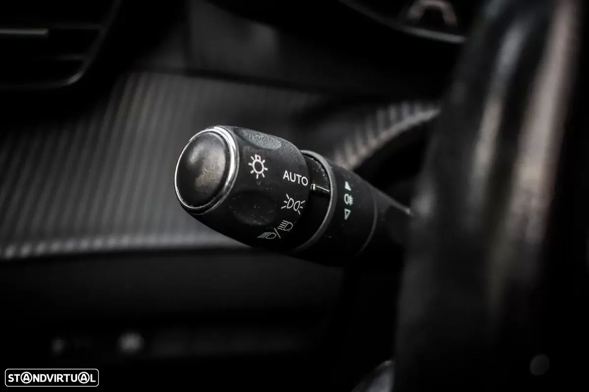 Peugeot 208 1.2 PureTech Allure EAT8 - 17