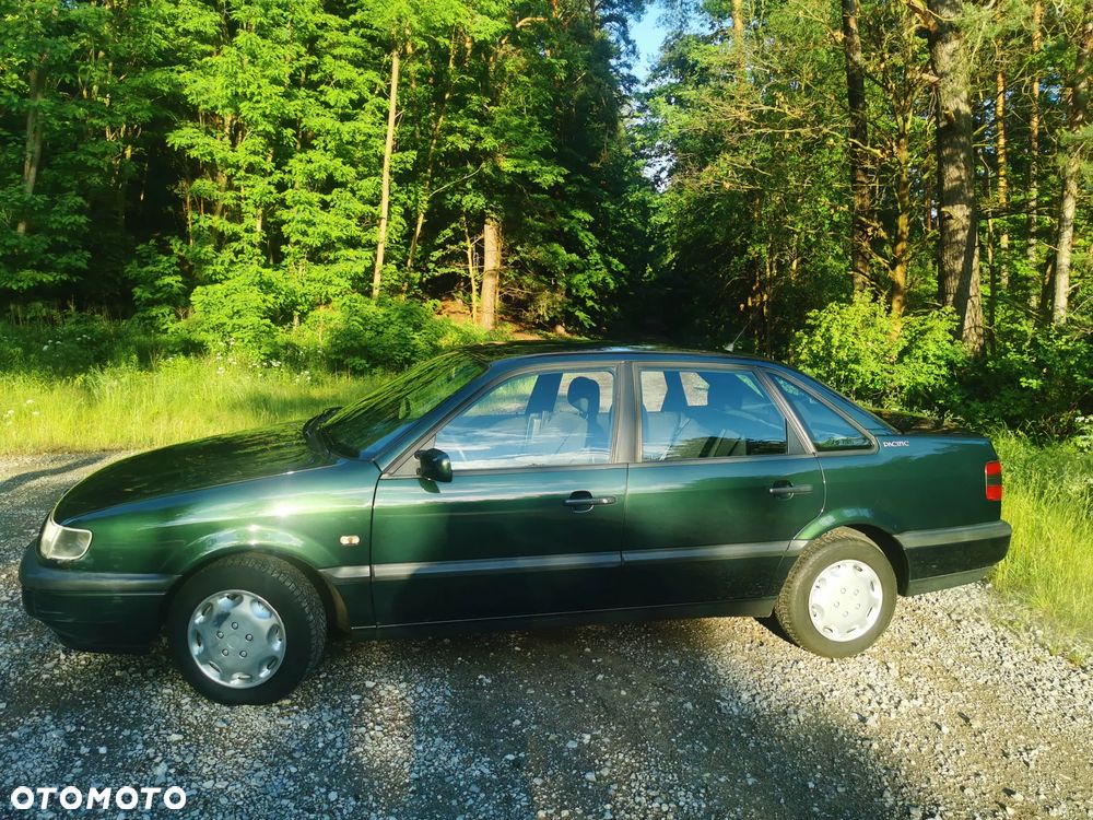 Volkswagen Passat 1.8 GL - 5