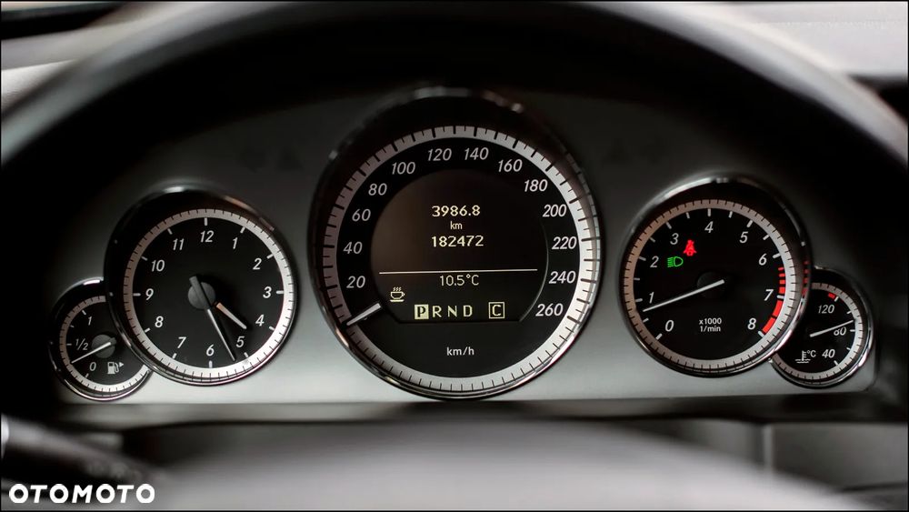 Mercedes-Benz Klasa E 250 BlueEFFICIENCY 7G-TRONIC Avantgarde - 23