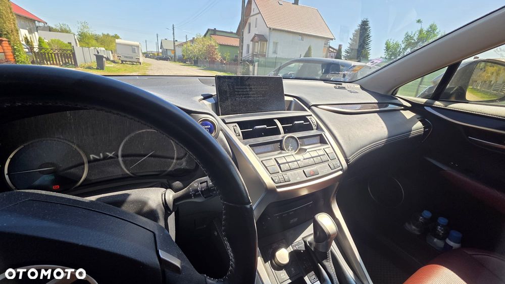 Lexus NX 300h Prestige AWD - 10