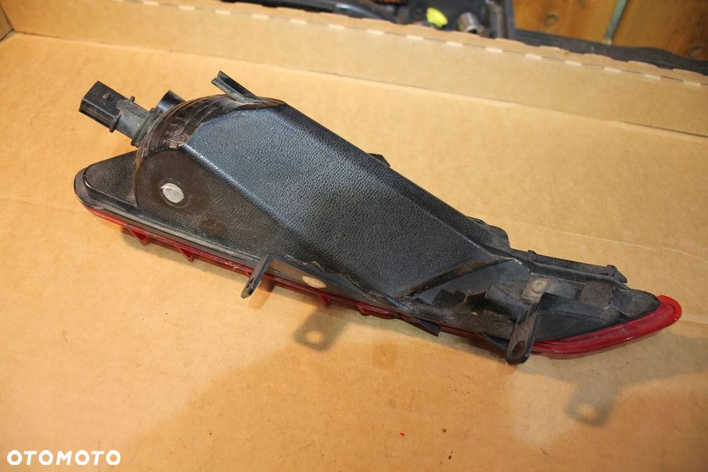 VOLVO XC60 TYLNA PRAWA LAMPKA PRZECIWMGIELNA ODBLASKOWA PRAWY TYŁ - 3