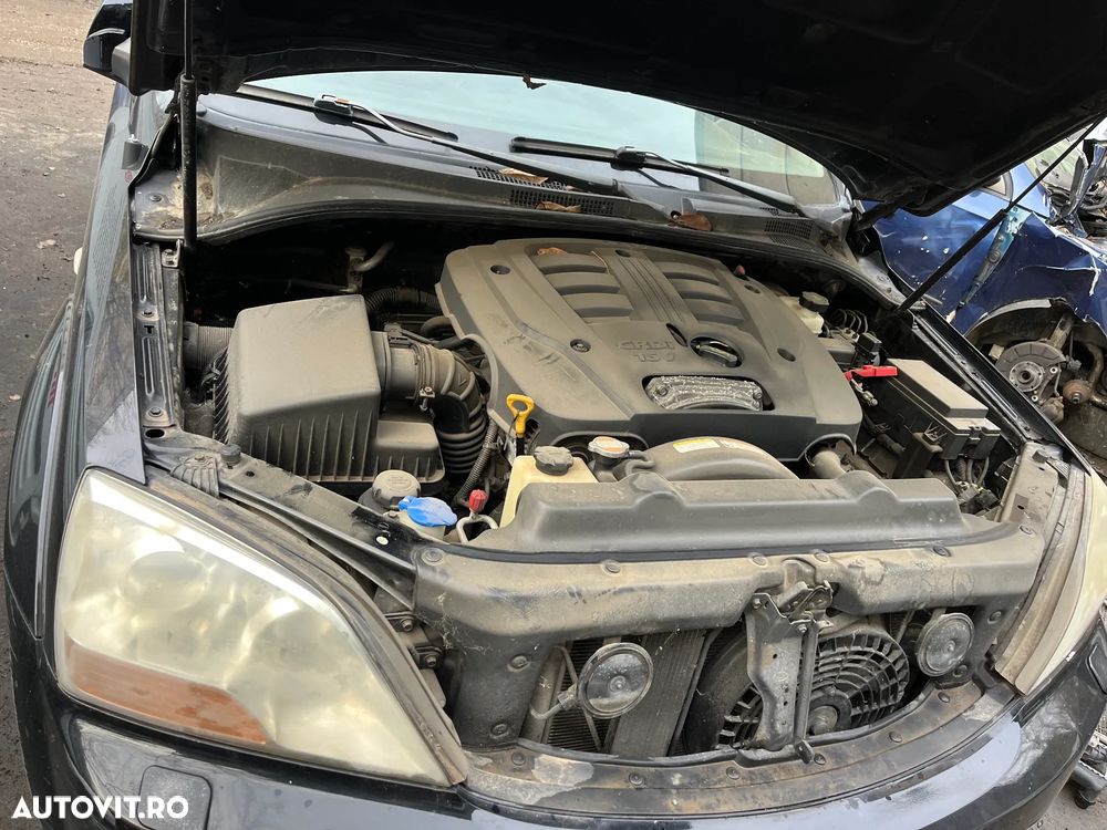 Dezmembrez Kia Sorento 2,5 diesel cutie automata negru 2007 - 8