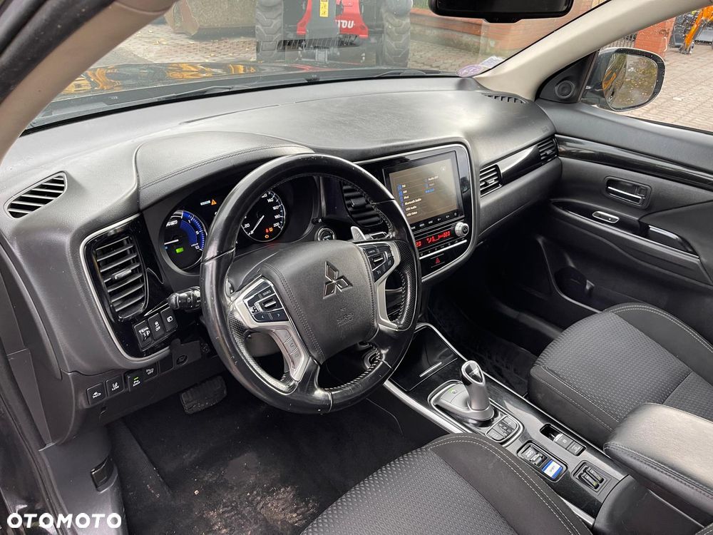 Mitsubishi Outlander 2.4 4WD Diamant+ - 10