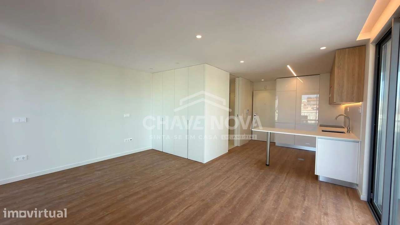 Apartamento T0 Novo c/ Terraço e Lugar de Garagem em Mafamude - Grande imagem: 2/21