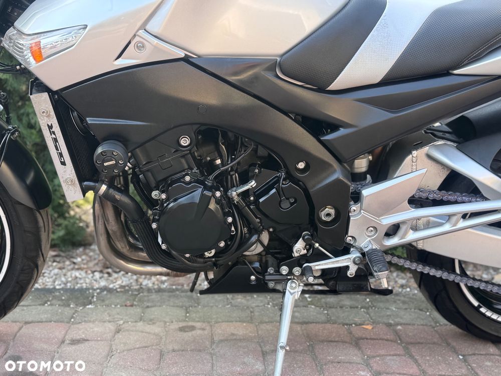 Suzuki GSR - 9