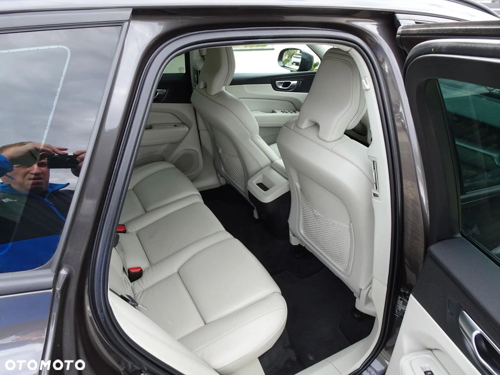 Volvo XC 60 B4 D Momentum Pro - 18