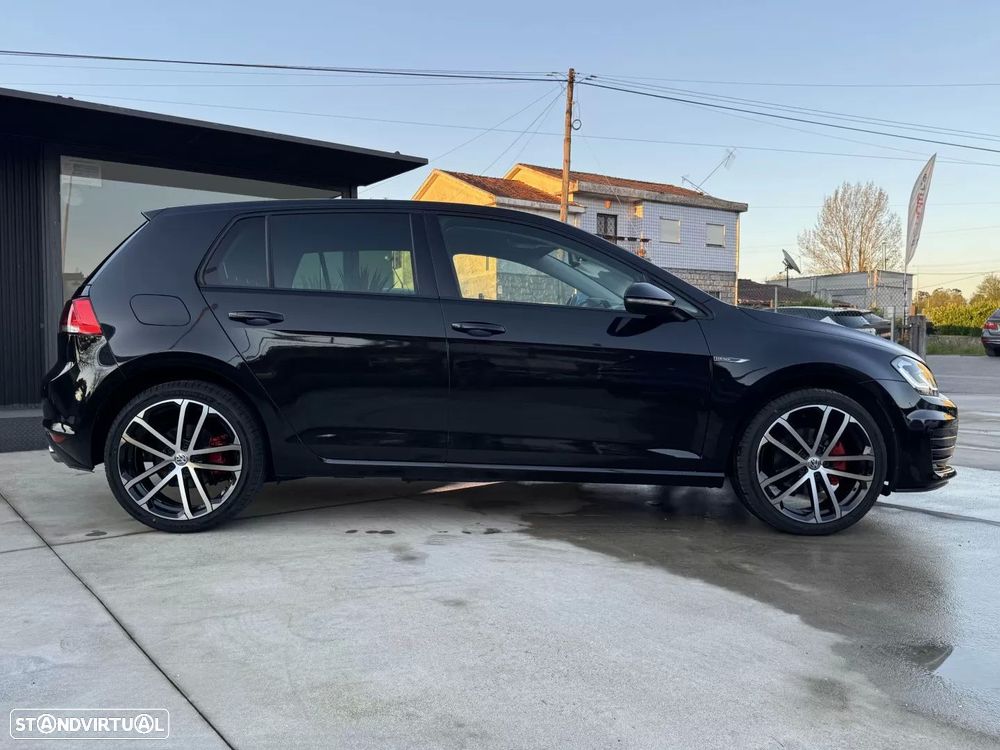 VW Golf 2.0 TDI Highline DSG - 24
