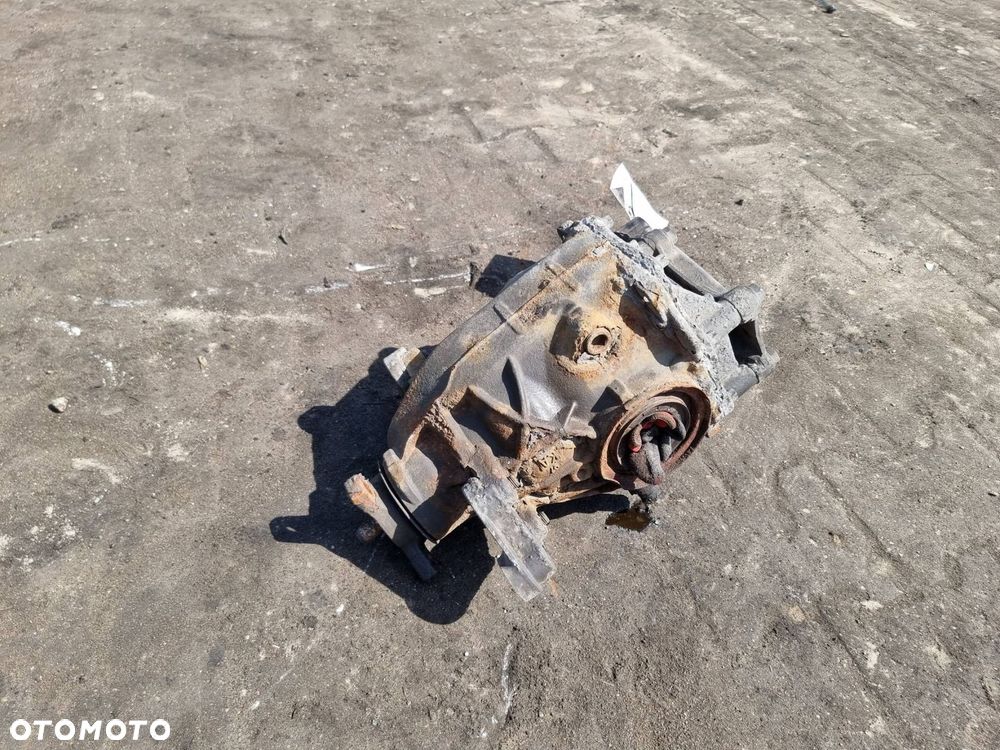 DYFERENCJAŁ TYŁ MERCEDES W 221 - 1