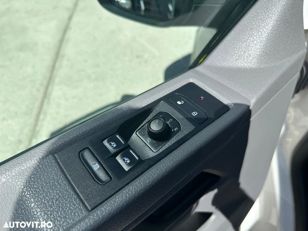 Volkswagen Transporter Sasiu CD T6.1 2.0 TDI 81 kW LR - 12