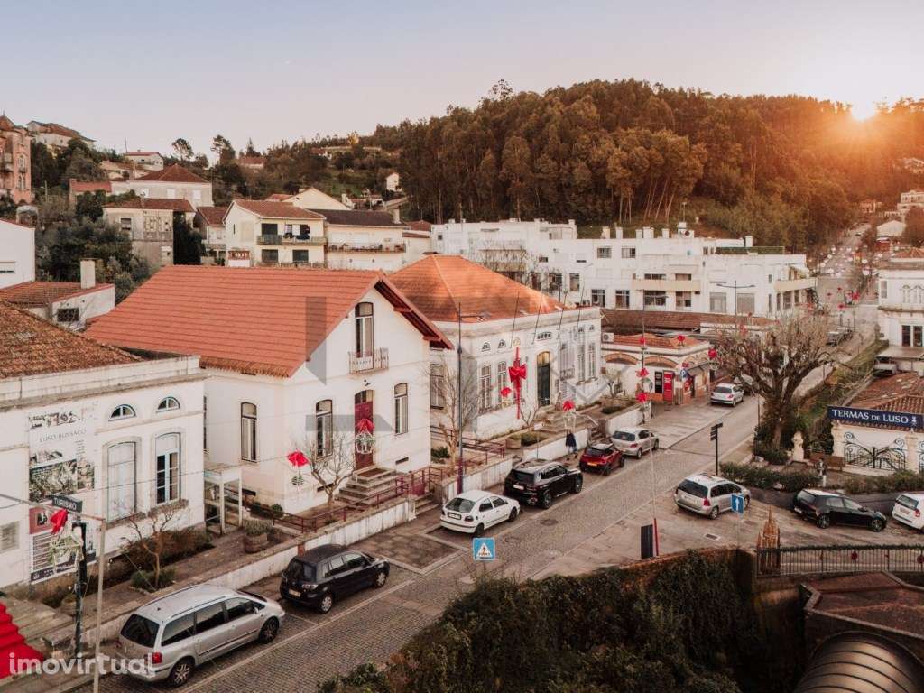 Charmosa Moradia Histórica Totalmente Remodelada e Premiada, no Cor... - Grande imagem: 2/48