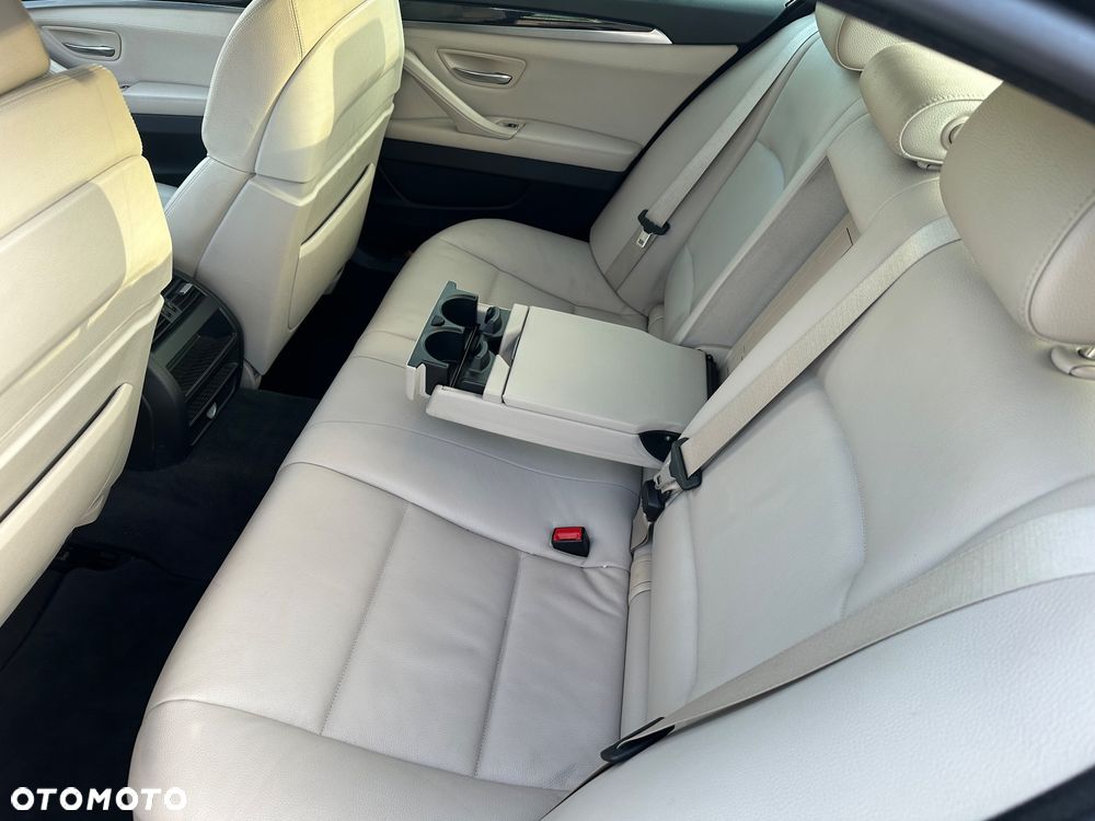 BMW Seria 5 525d - 12