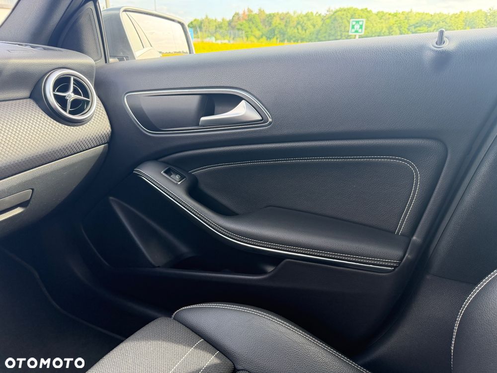 Mercedes-Benz Klasa A 180 7G-DCT Urban - 21