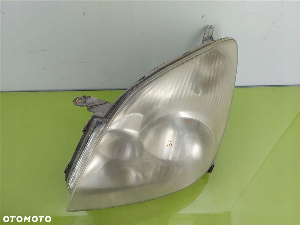 Reflektor lampa przód lewa Toyota Corolla Verso I 2001-2004 UPM60GF20 - 2