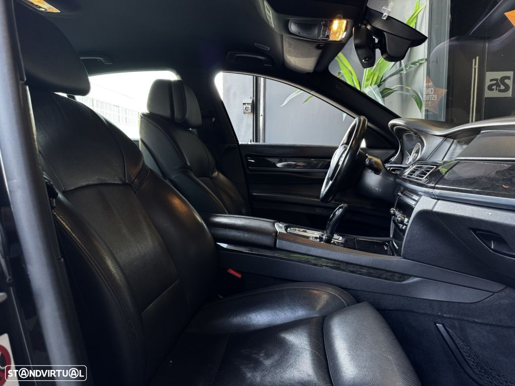 BMW 740 d xDrive Pack M - 33