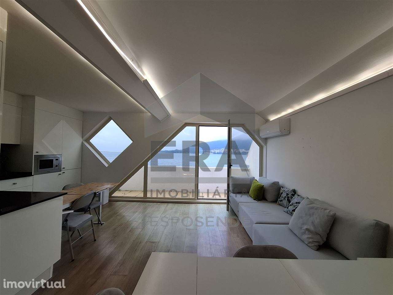 T2 remodelado com vista rio Caminha - Grande imagem: 2/17