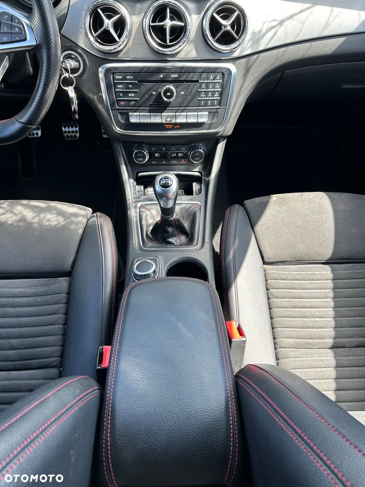 Mercedes-Benz CLA 200 AMG Line - 20