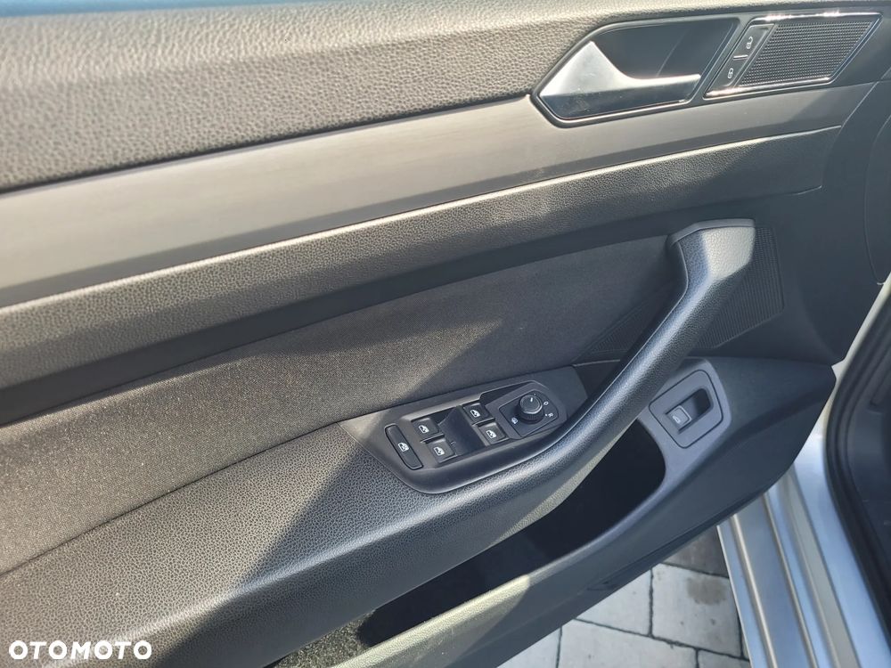 Volkswagen Passat 1.4 TSI BMT Comfortline - 9