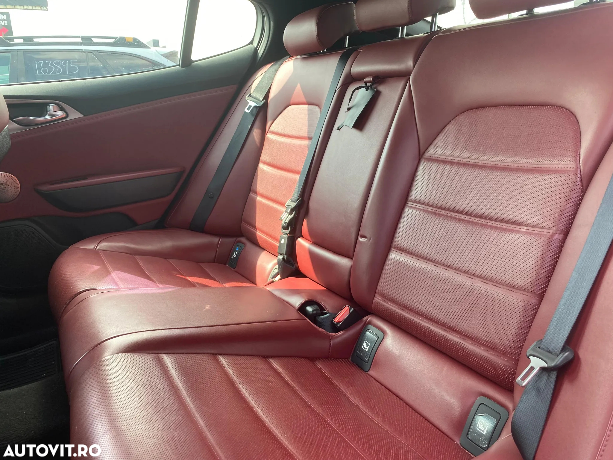 Kia Stinger 3.3 T-GDI AWD GT - 11