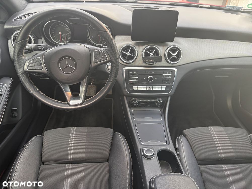 Mercedes-Benz GLA 200 7G-DCT Urban - 8